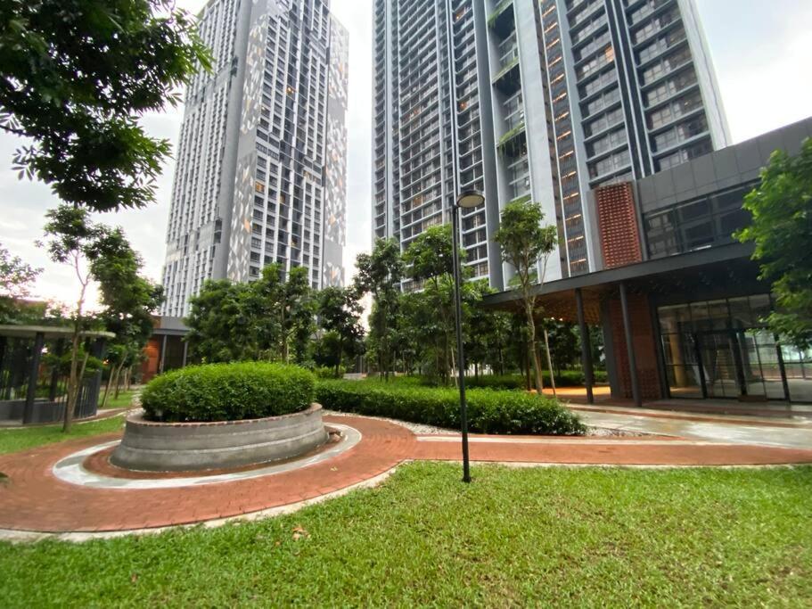 Mid Valley 3km Away 360 Sq Ft Millerz Sq Pangsapuri
