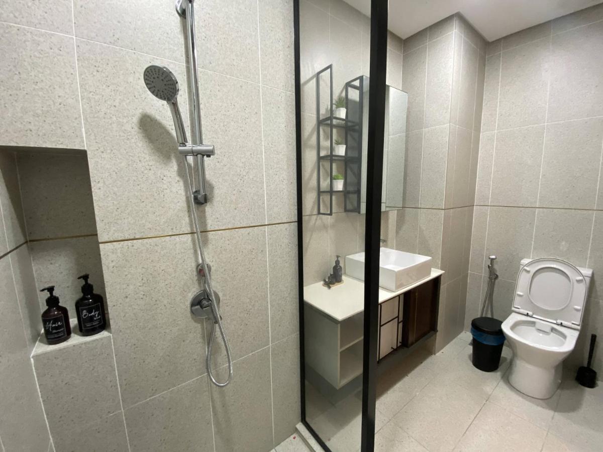 Mid Valley 3km Away 360 Sq Ft Millerz Sq * Kuala Lumpur